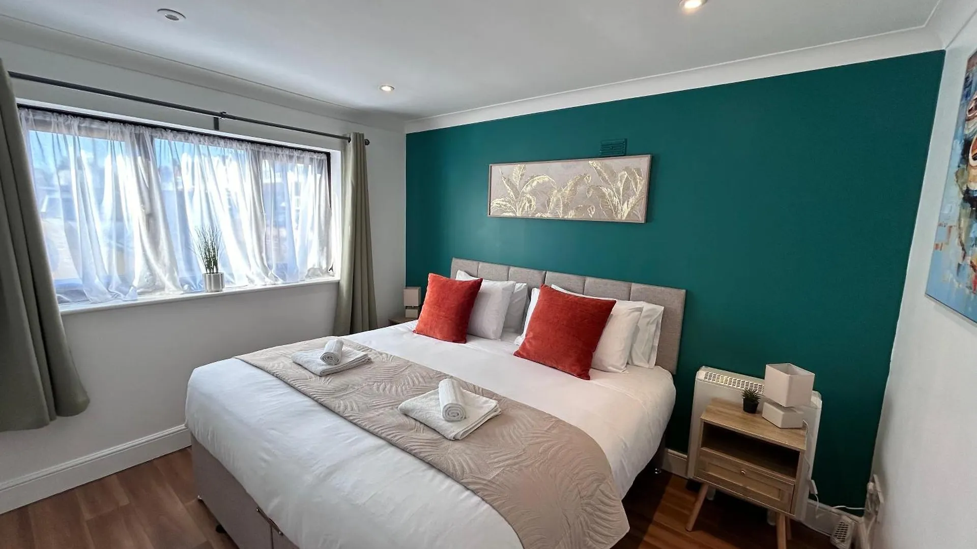 Southampton Dockside Stay By Cb Stays contacts